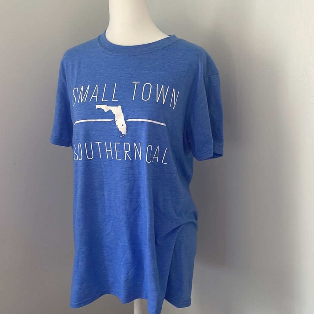 Small town southern gal Florida tee, blue, size M, soft material